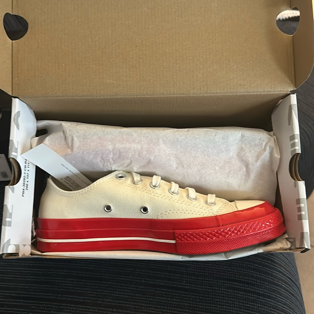 NWT Converse X Comme Des Garcons Play Low Top Sneakers with box